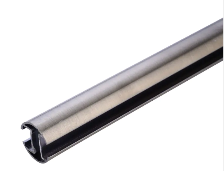 La rotaia della tenda in metallo producerà rumore dopo l'uso a lungo termine o supporterà lo scorrimento silenzioso?